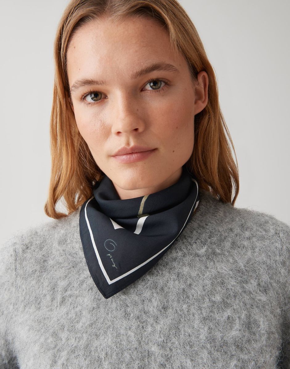 Acindie scarf