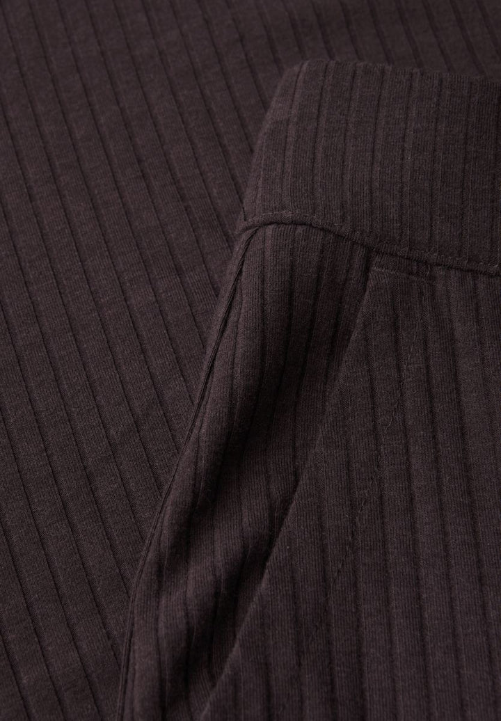 Ripp-Hose mit Schlitzen