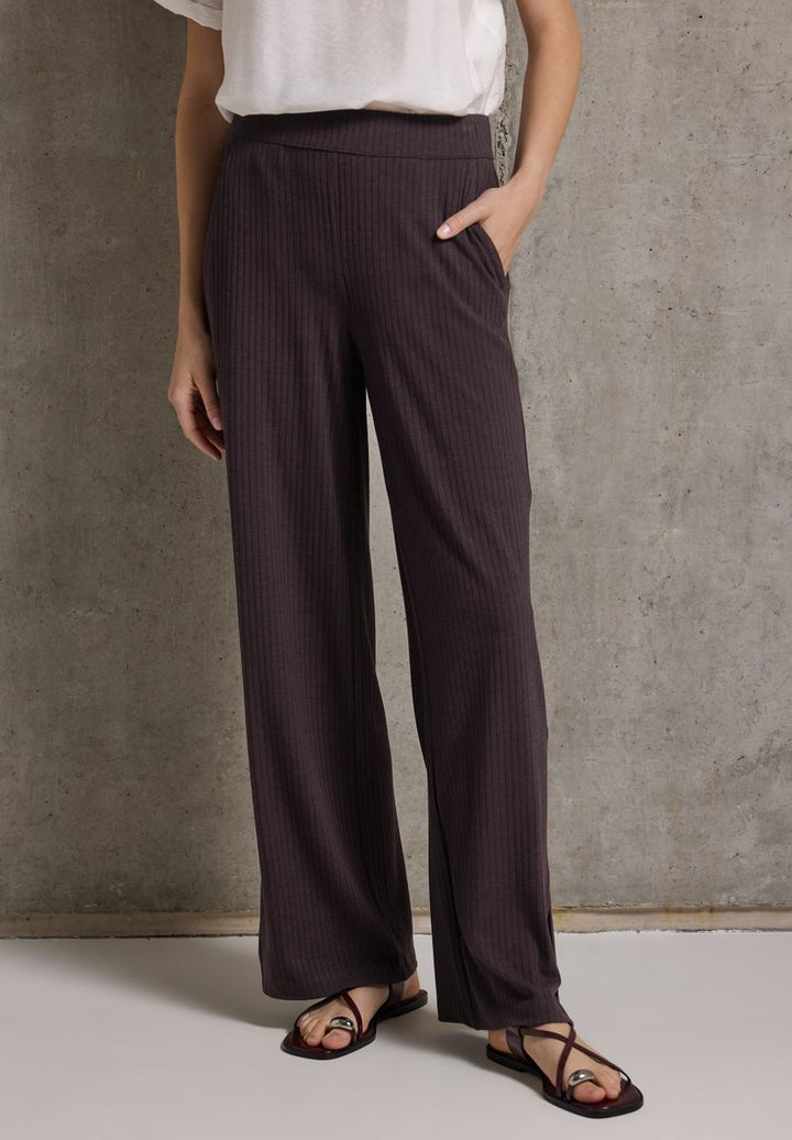 Ripp-Hose mit Schlitzen