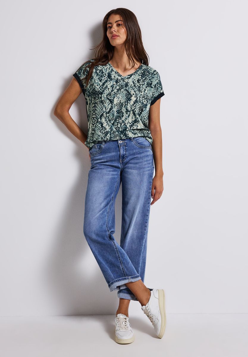 V-Neck Shirt mit Snake Print