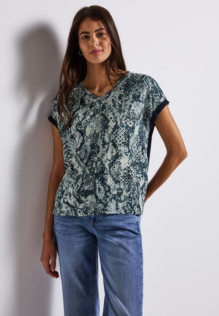 V-Neck Shirt mit Snake Print