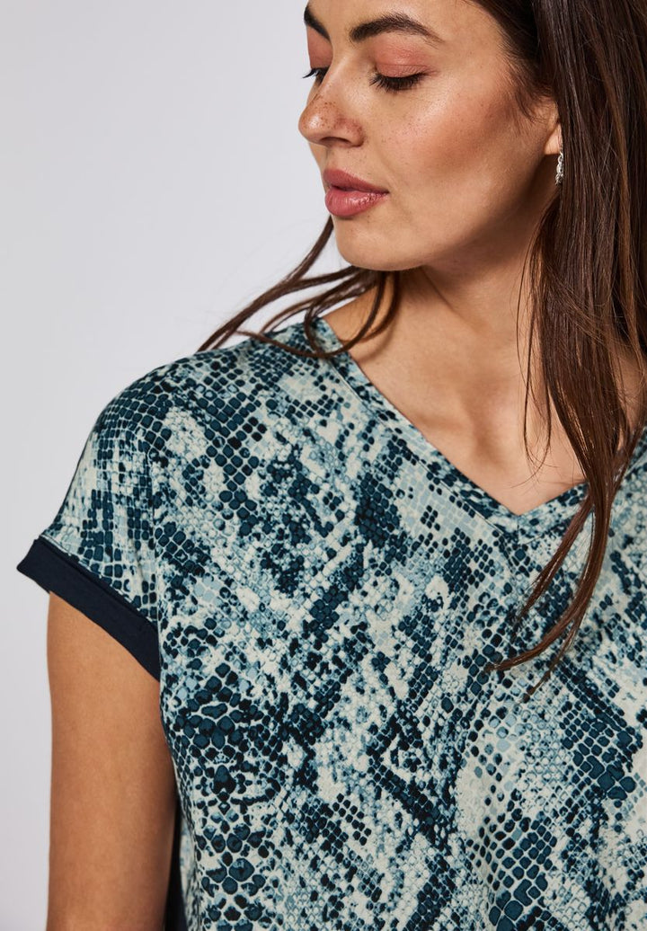 V-Neck Shirt mit Snake Print