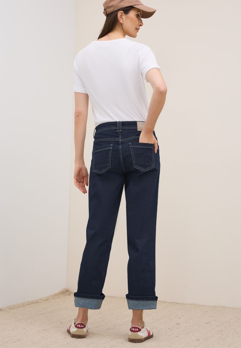 Rinsed Straight Leg Jeans