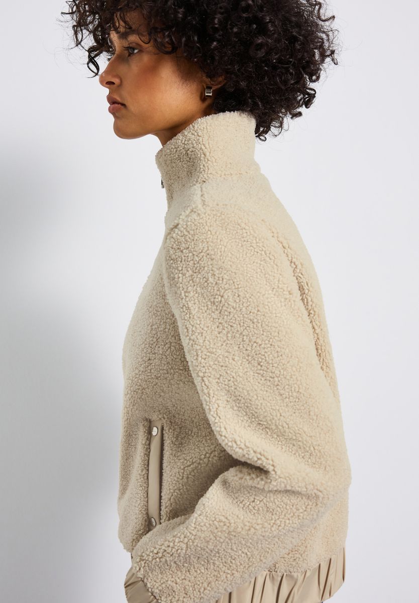 Kurze Teddyjacke