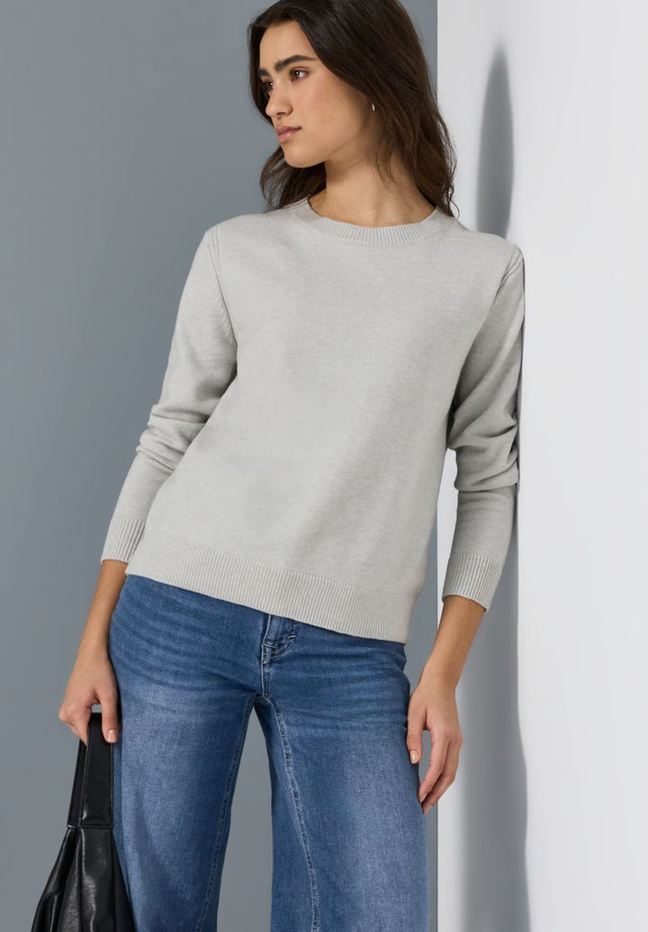 Softer Pullover mit Details