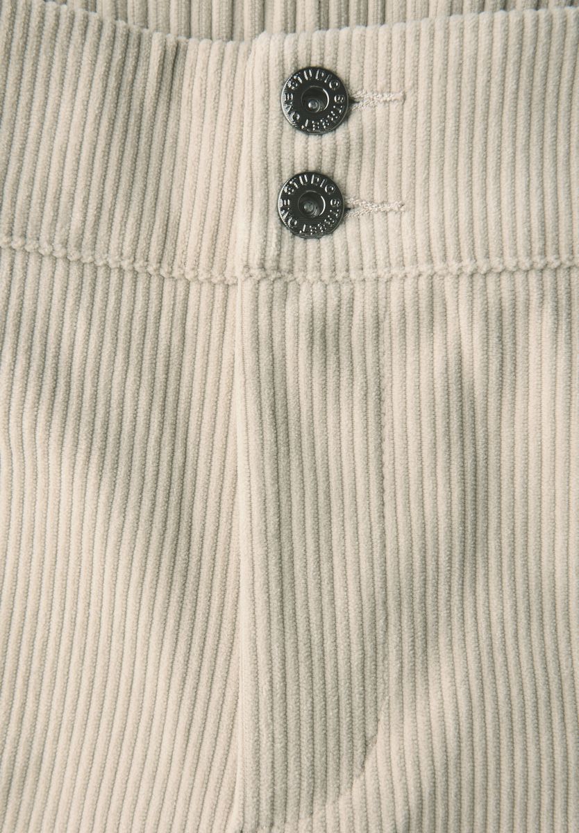 Straight Leg Cordhose
