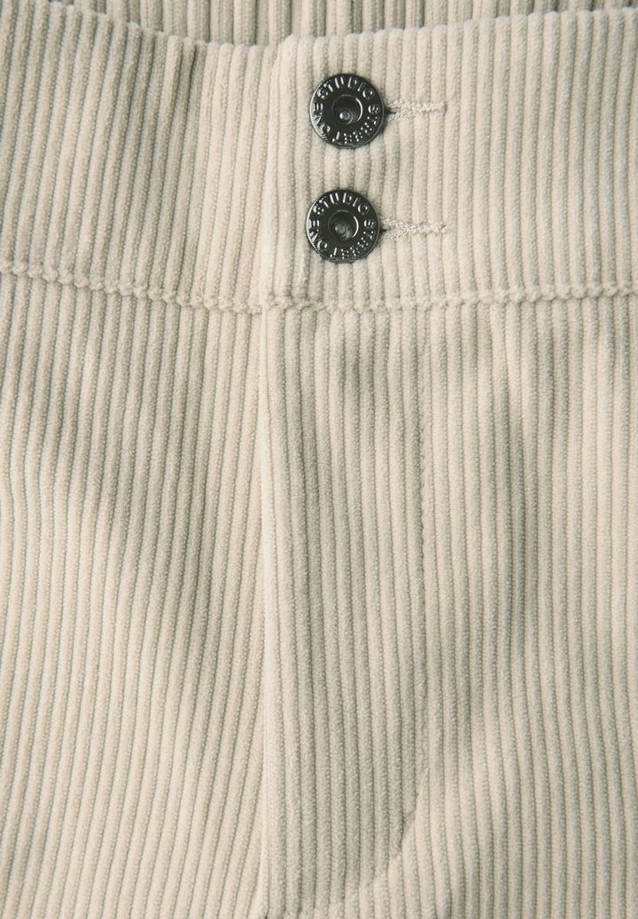 Straight Leg Cordhose
