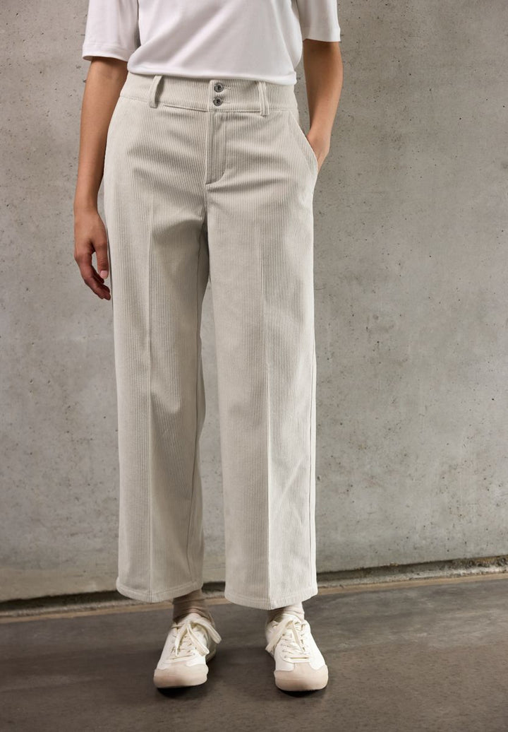 Straight Leg Cordhose