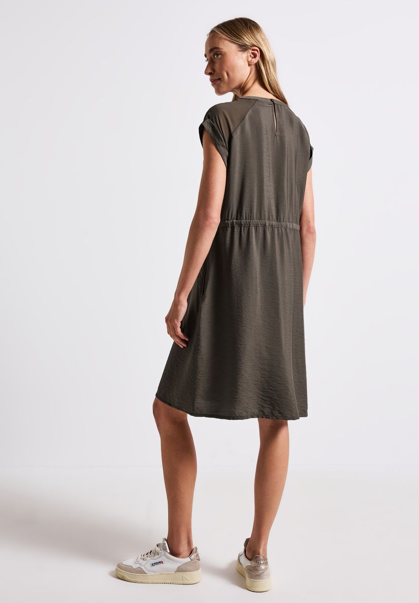 Kleid mit Mesh-Details