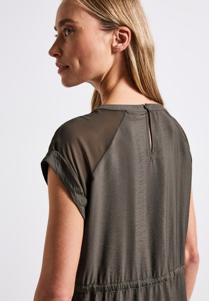 Kleid mit Mesh-Details