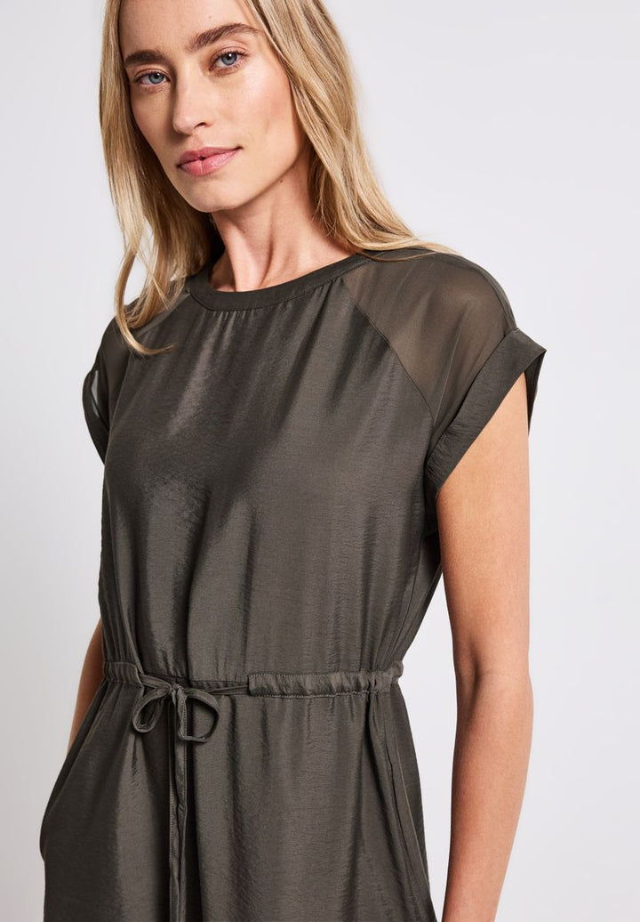 Kleid mit Mesh-Details