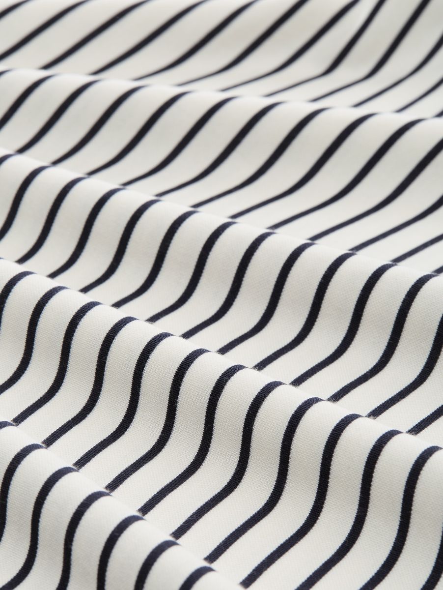 Boxy Fit T-Shirt mit Polokragen