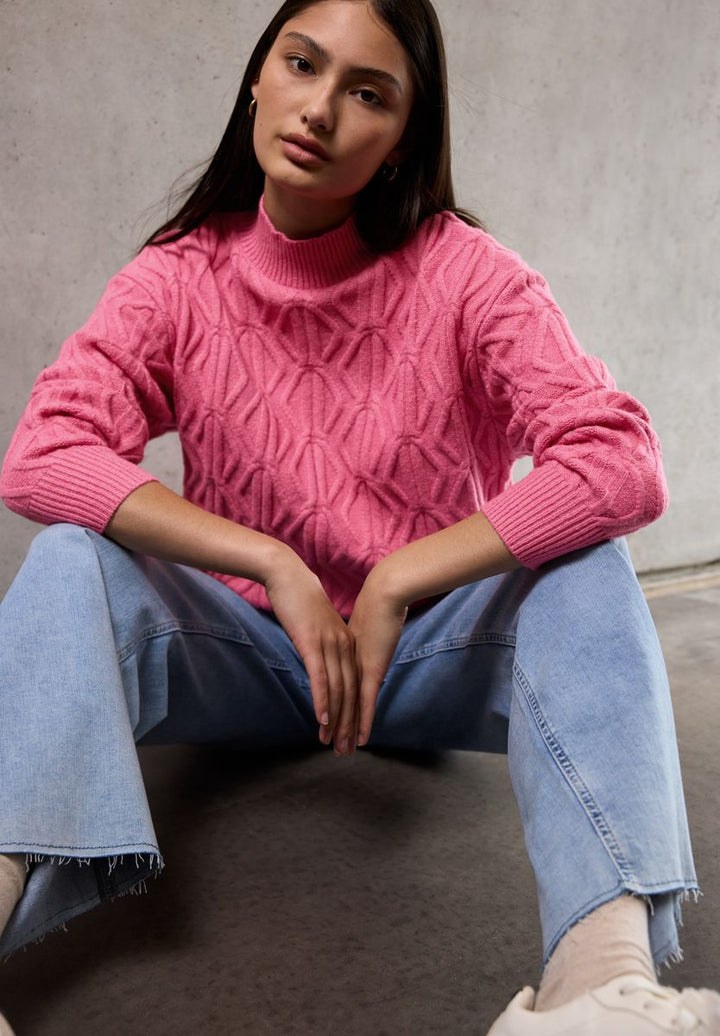Pullover mit Strickmuster