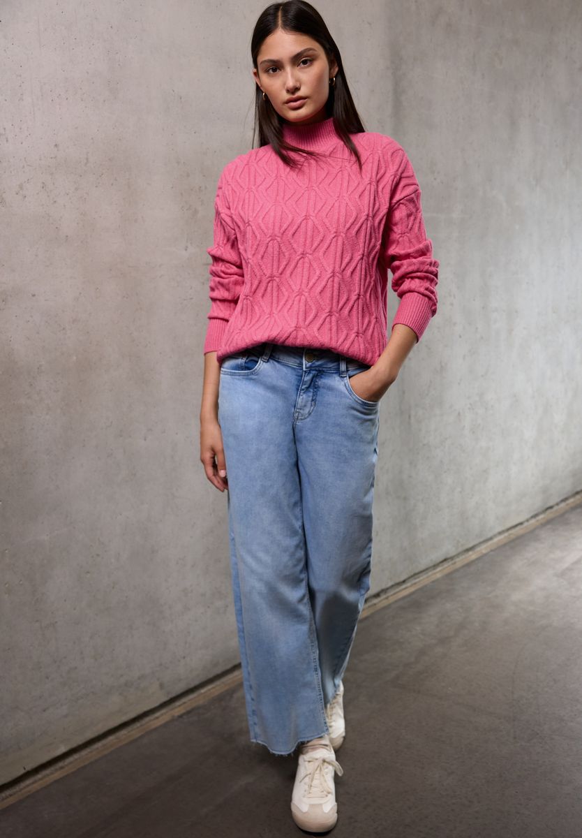 Pullover mit Strickmuster