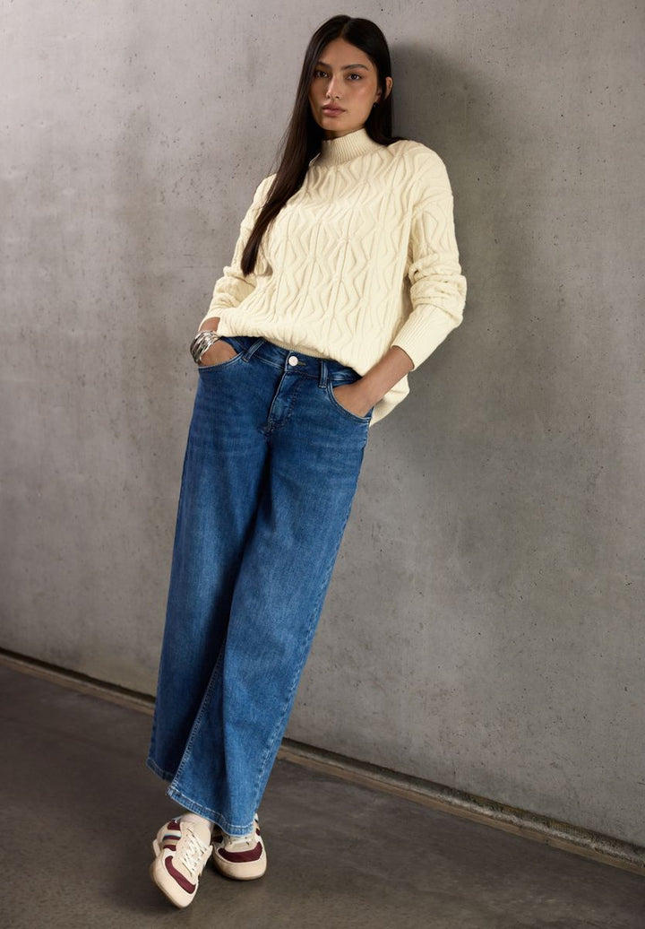 Pullover mit Strickmuster