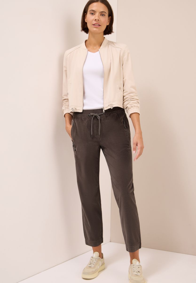 Cordhose im Causal Fit