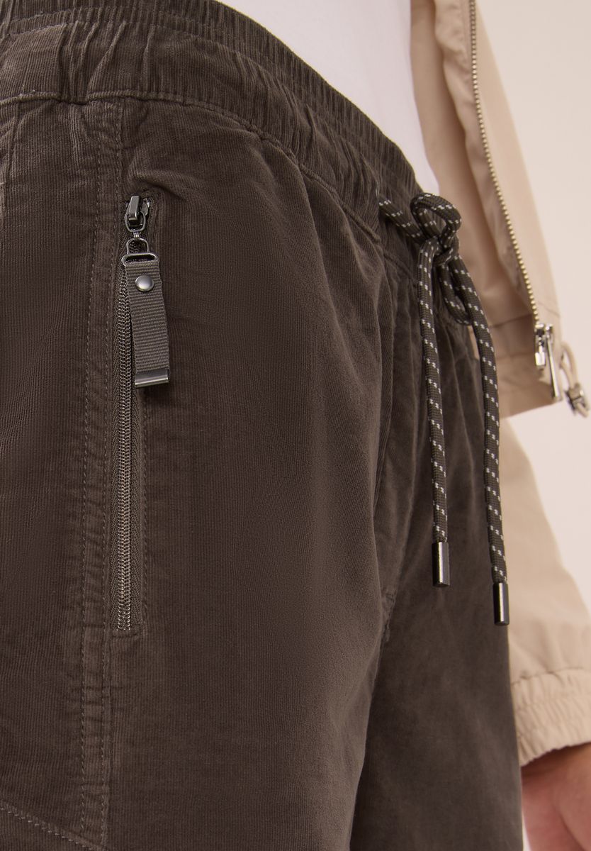 Cordhose im Causal Fit