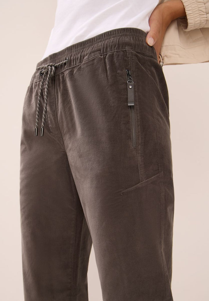 Cordhose im Causal Fit