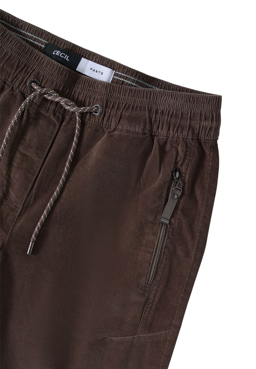 Cordhose im Causal Fit