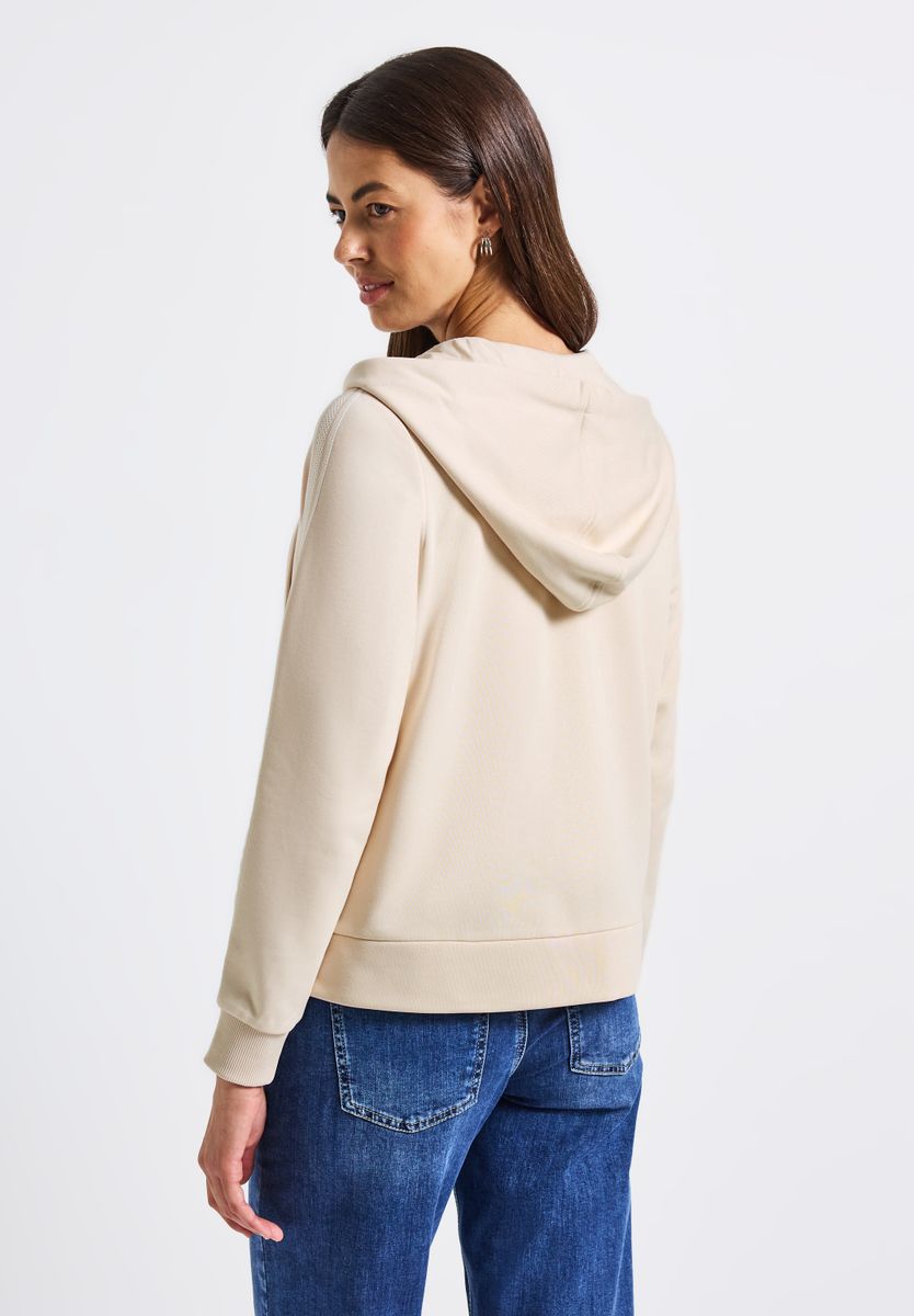 Kapuzenjacke mit Dekotape