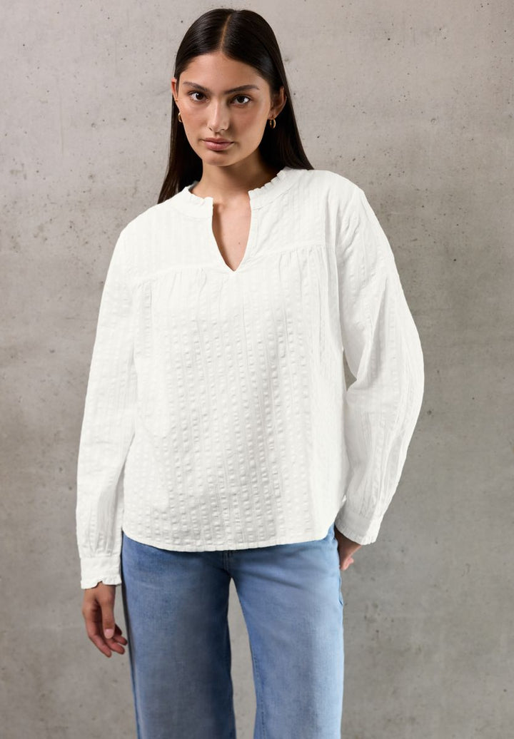 Seersucker Bluse mit Rüschen
