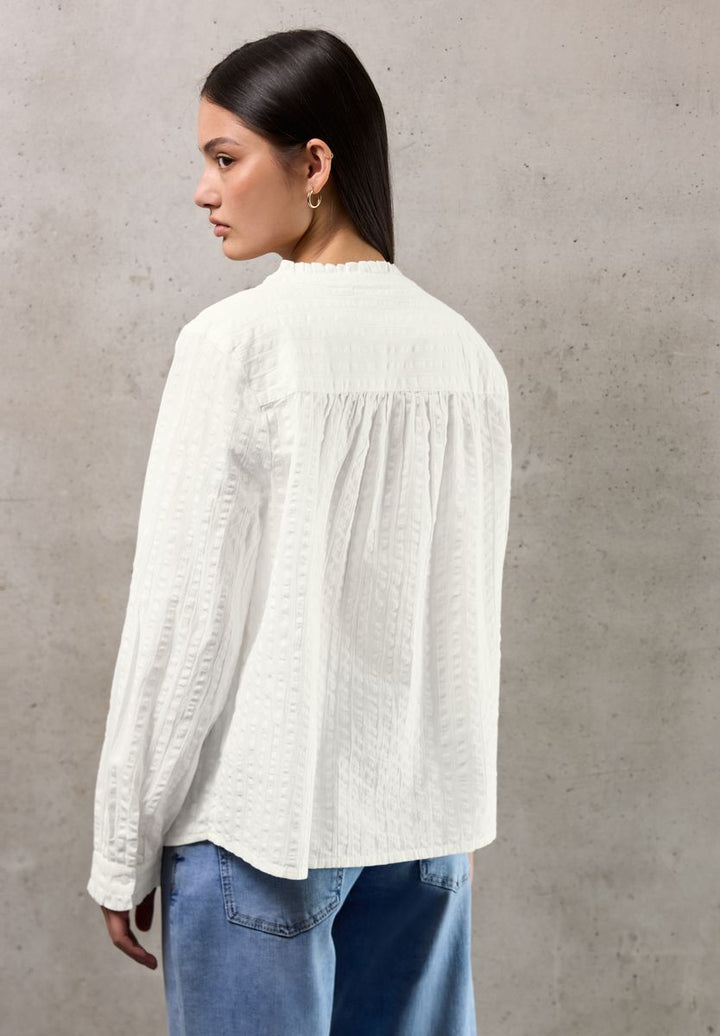 Seersucker Bluse mit Rüschen