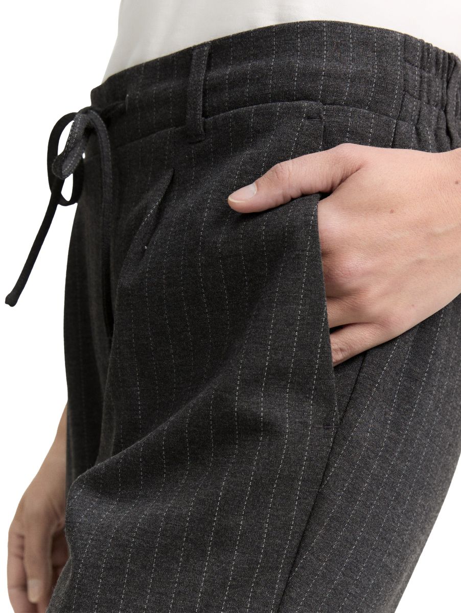 Loose Fit Hose mit Nadelstreifen