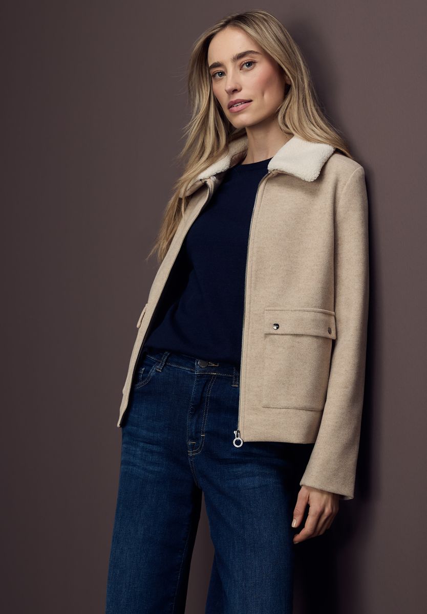 Jacke mit abnehmbarem Kragen