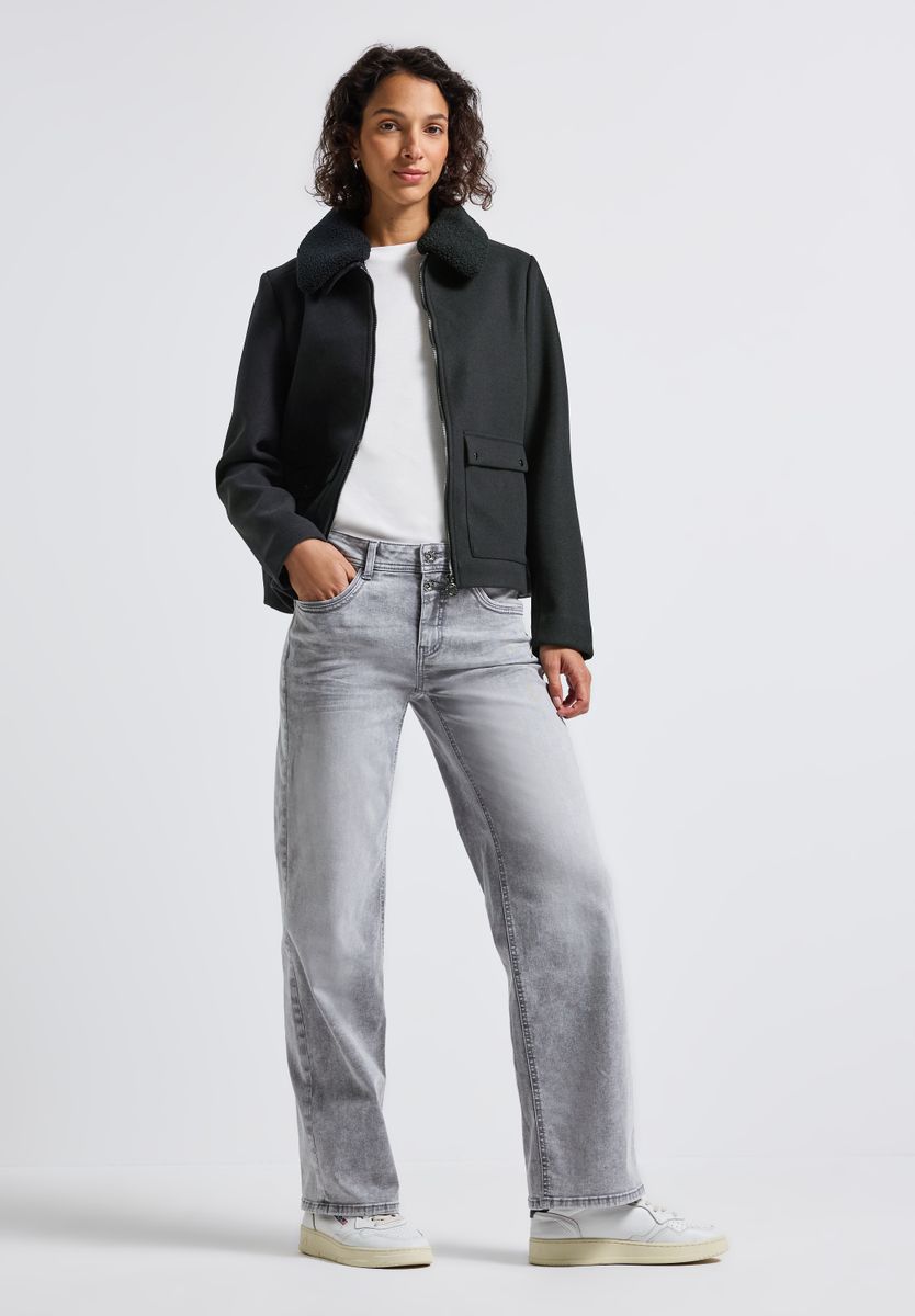 Jacke mit abnehmbarem Kragen