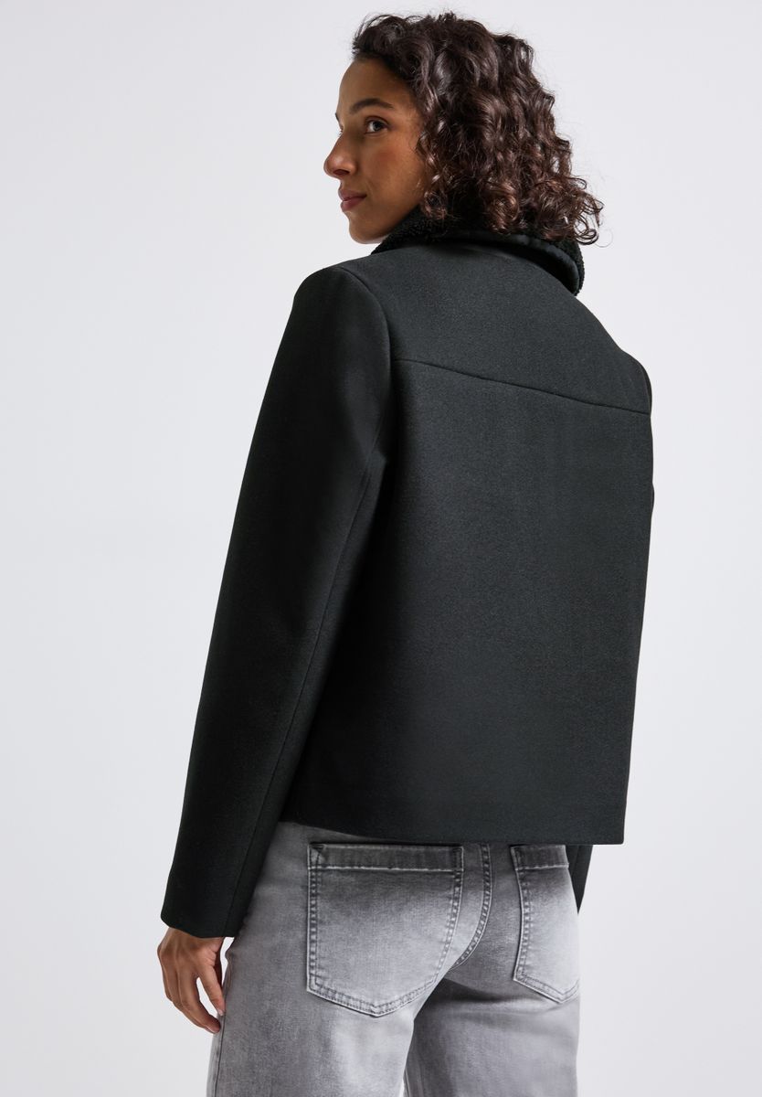 Jacke mit abnehmbarem Kragen