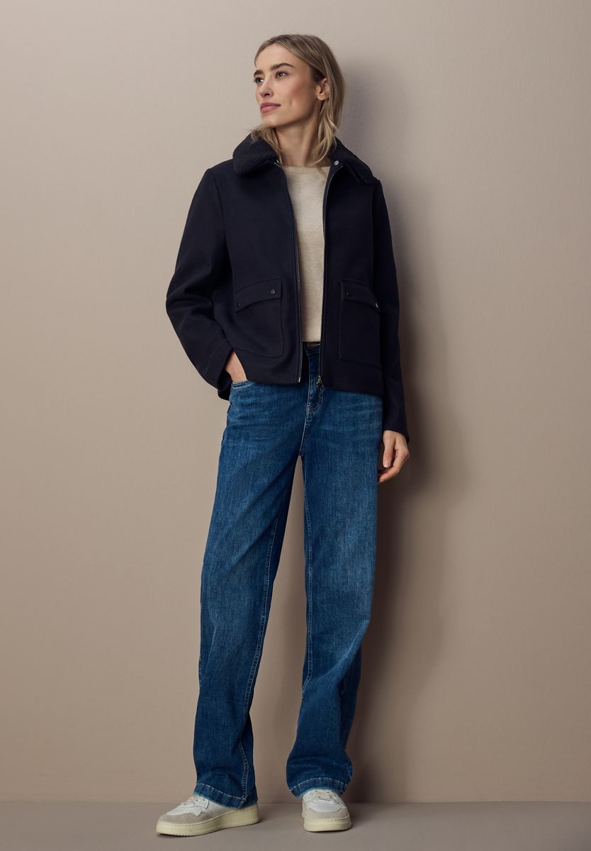 Jacke mit abnehmbarem Kragen