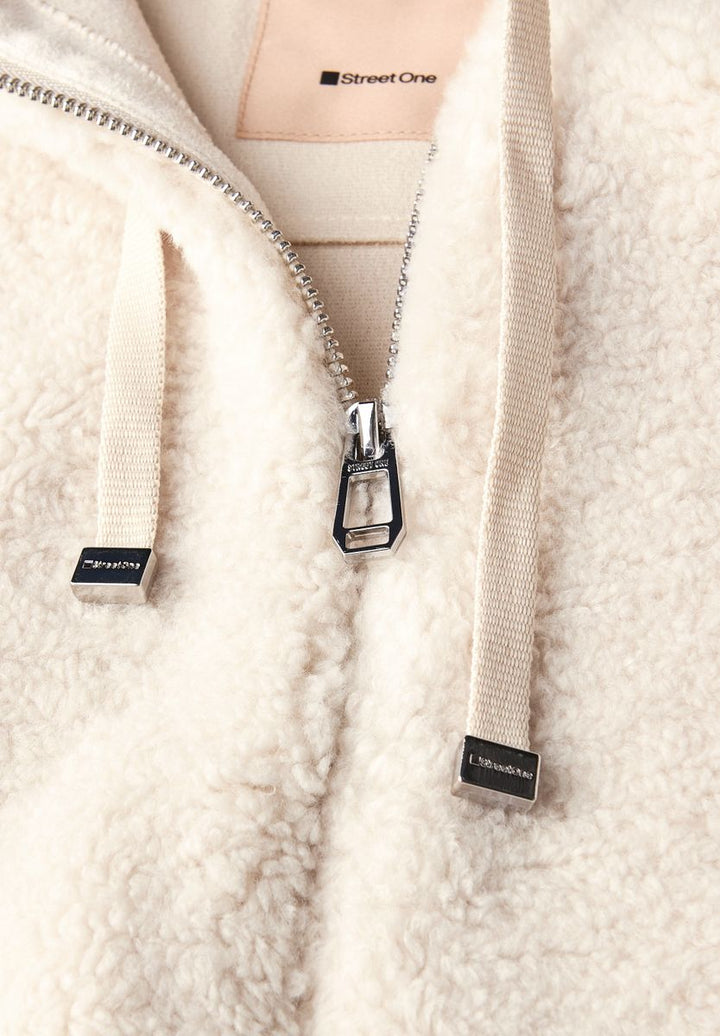 Teddyjacke mit Kapuze