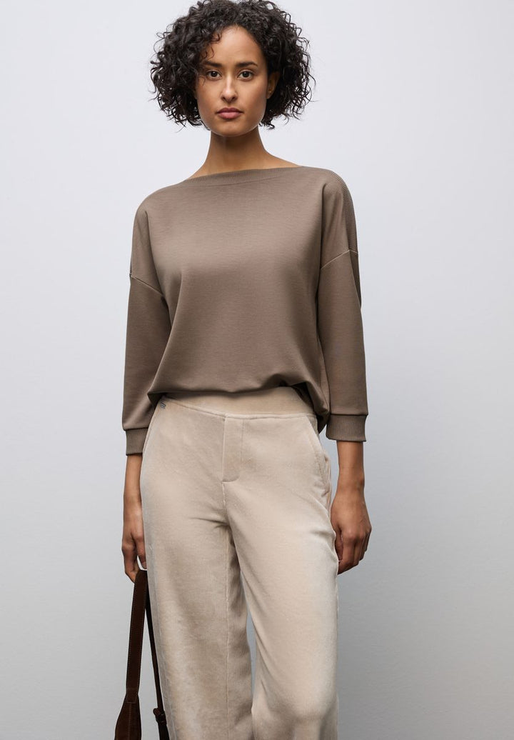 Shirt mit U-Boot-Ausschnitt