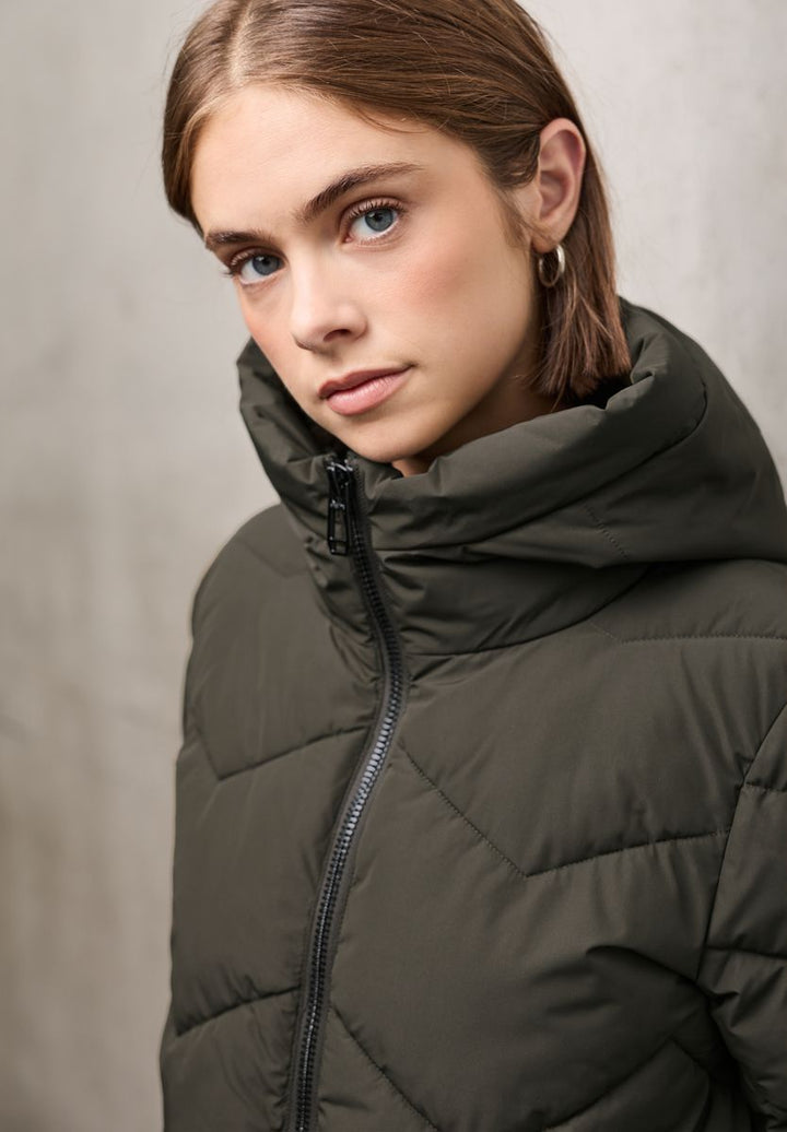 Steppjacke mit Kapuze