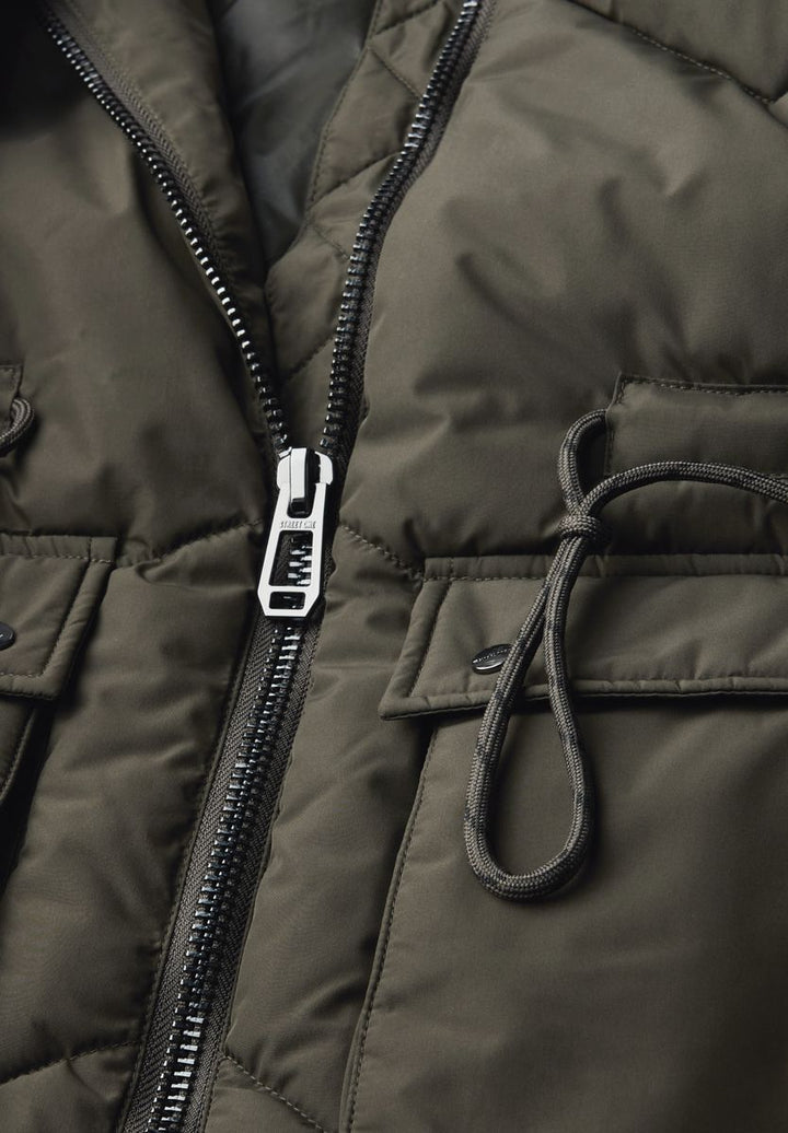 Steppjacke mit Kapuze