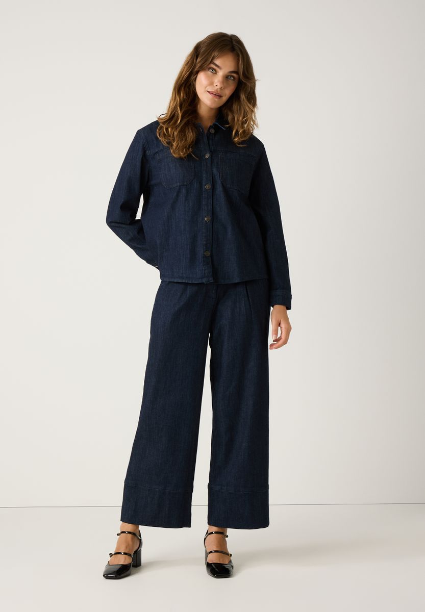 Jeans mit Gürtel