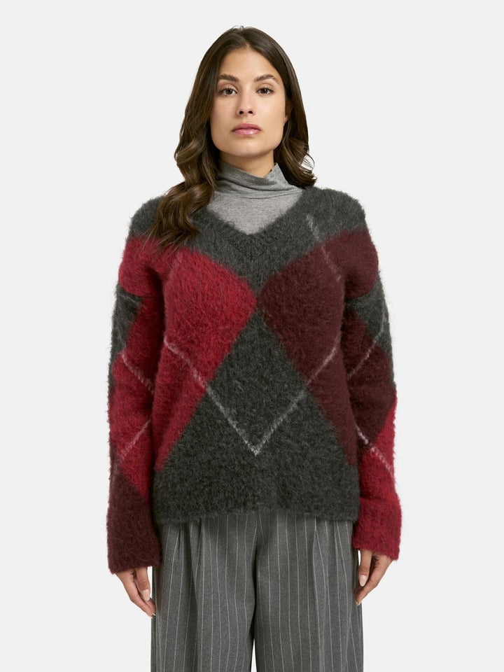 V-neck Argyle Pullover