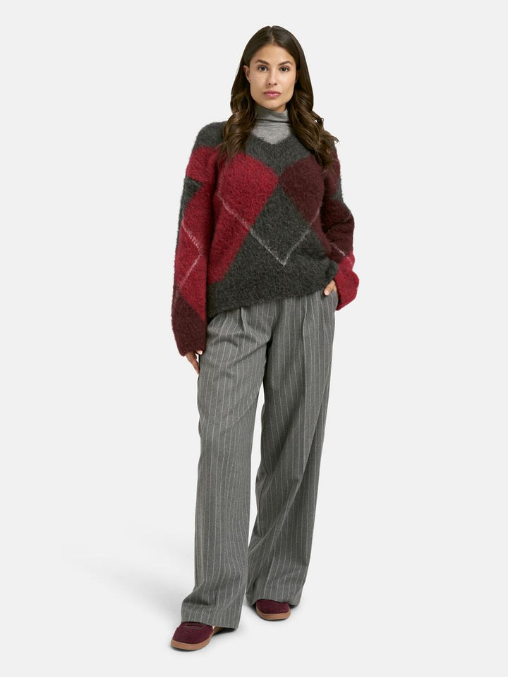 V-neck Argyle Pullover
