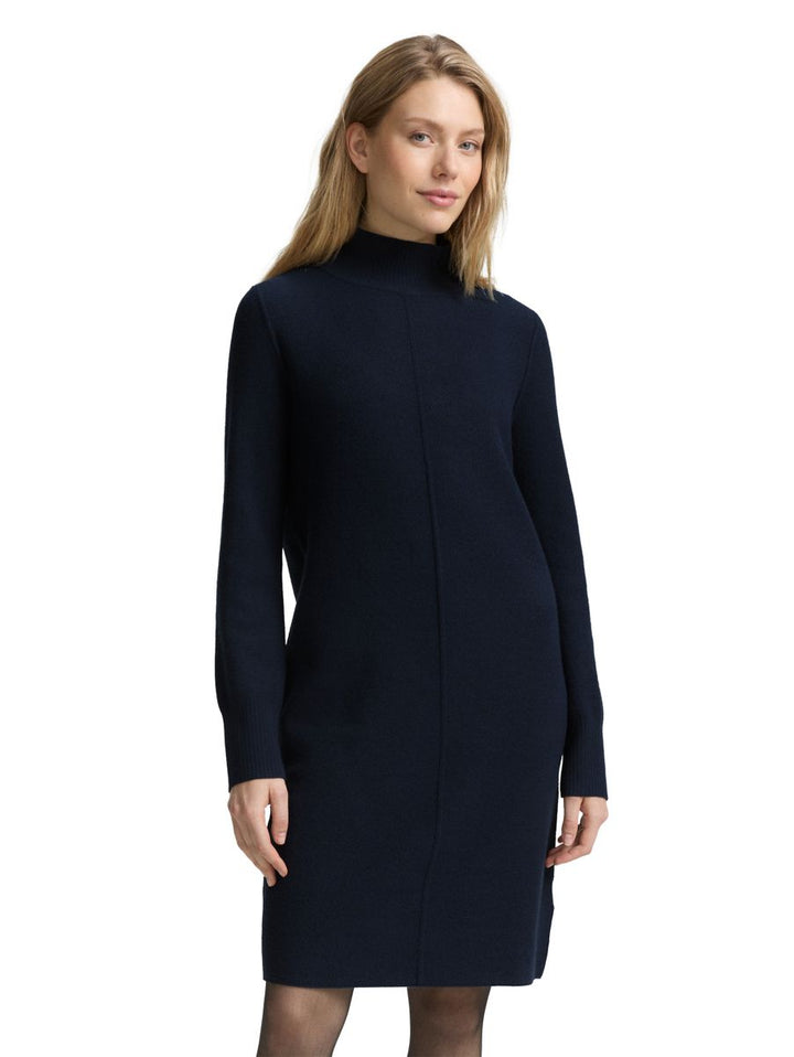 Strickkleid mit Stehkragen