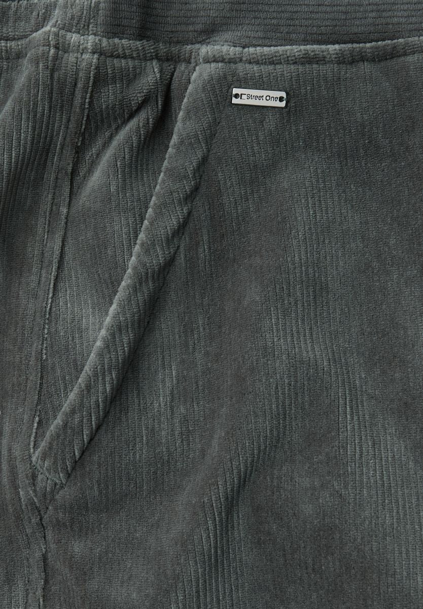 Straight Leg Cordhose