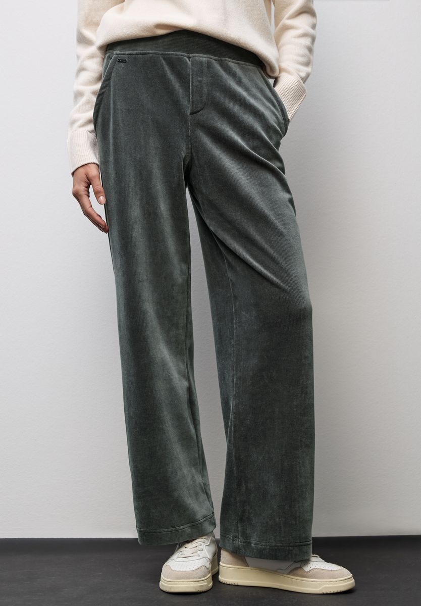 Straight Leg Cordhose