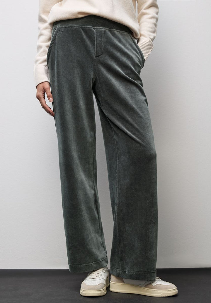 Straight Leg Cordhose
