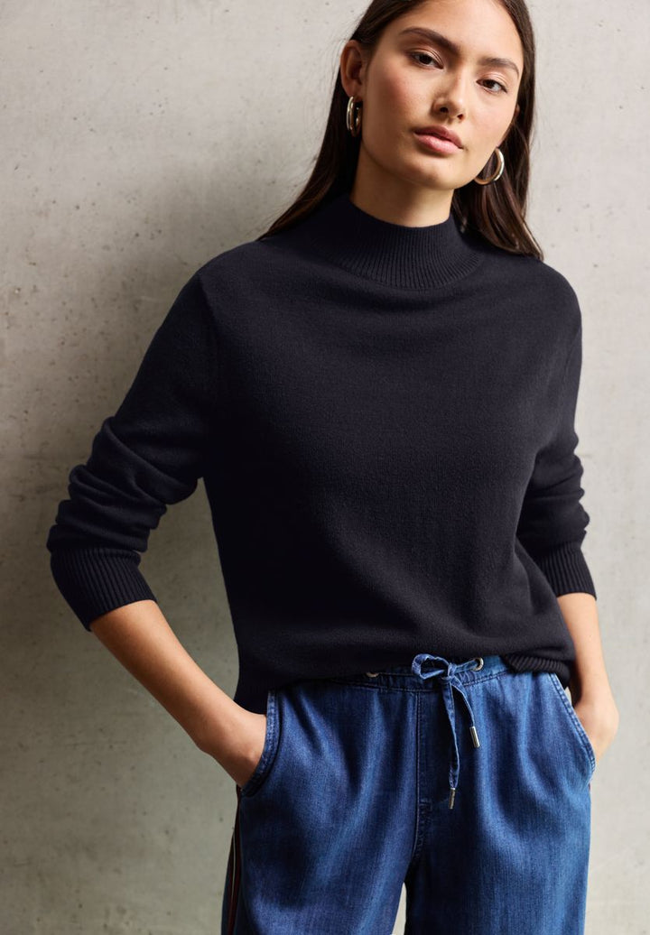 Turtleneck Pullover