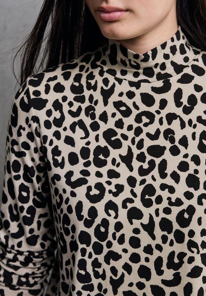Jerseyshirt mit Leo-Muster