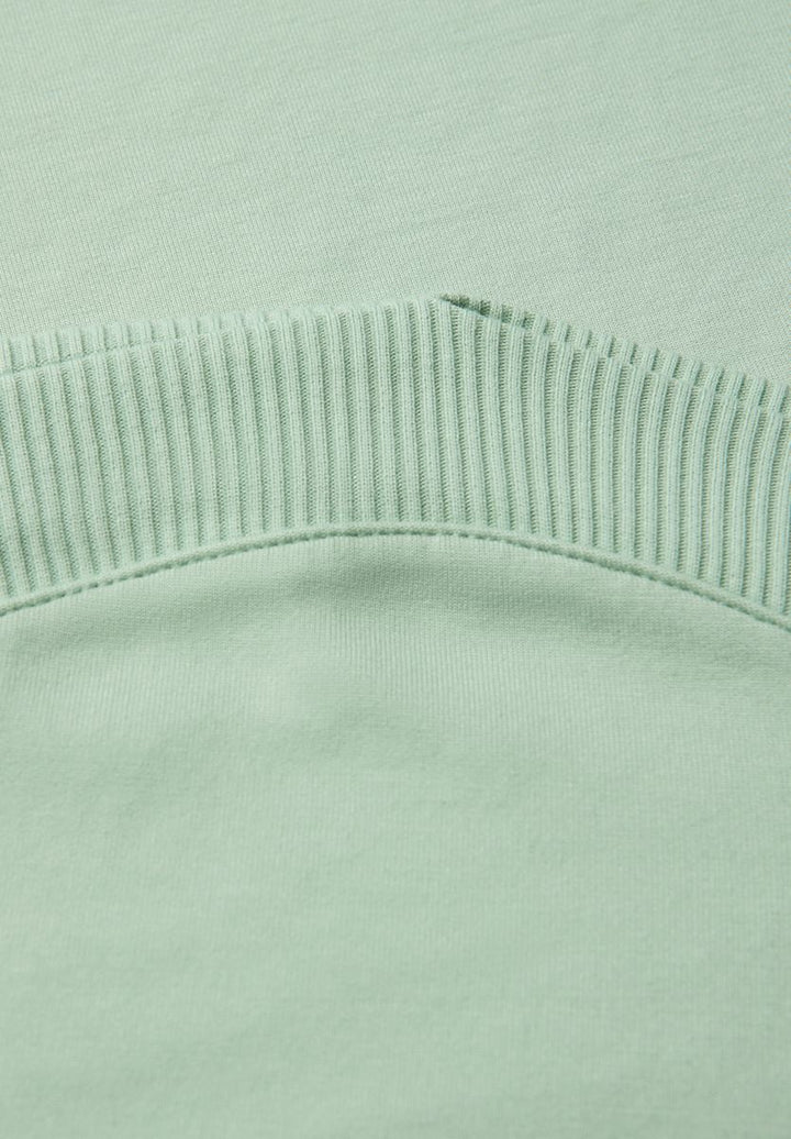 Shirt mit U-Boot-Ausschnitt