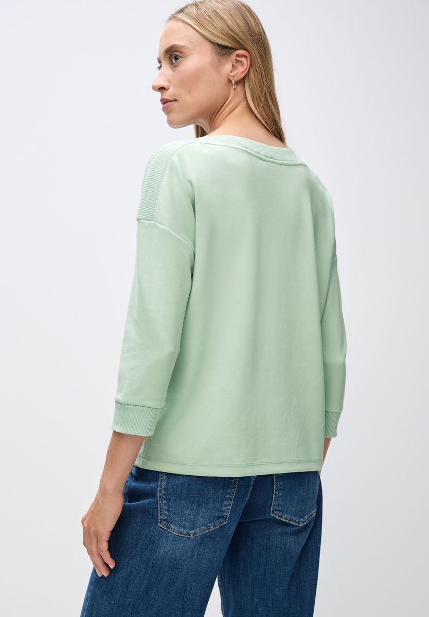 Shirt mit U-Boot-Ausschnitt