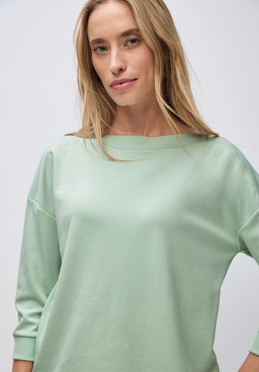 Shirt mit U-Boot-Ausschnitt