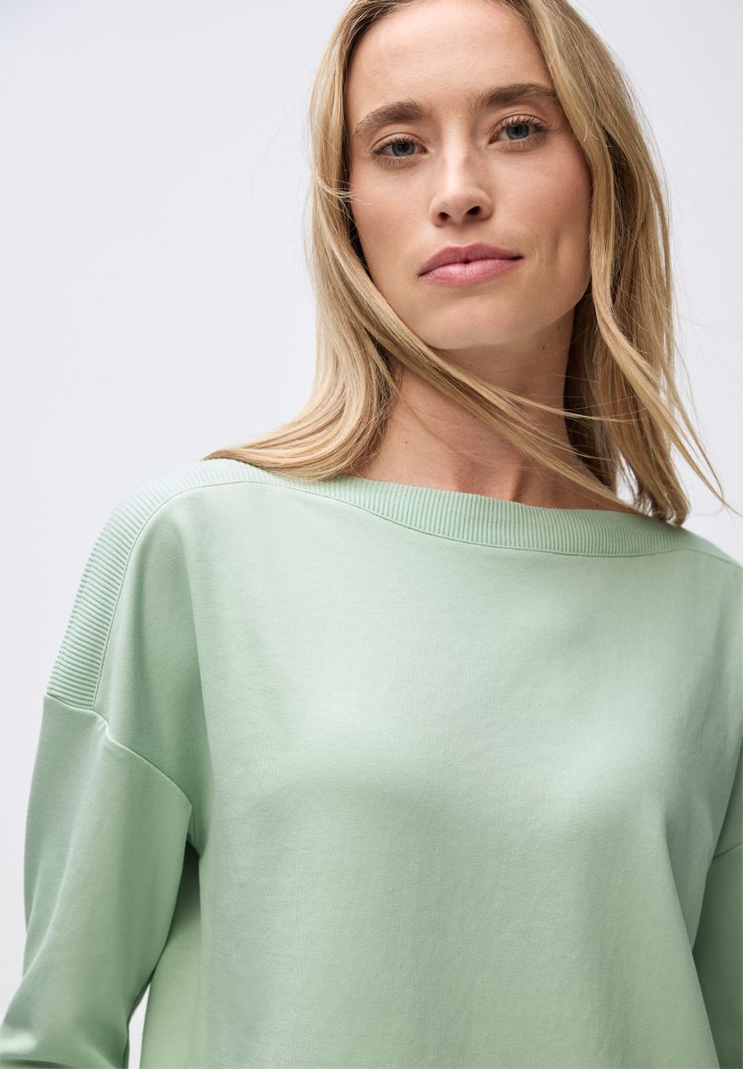 Shirt mit U-Boot-Ausschnitt