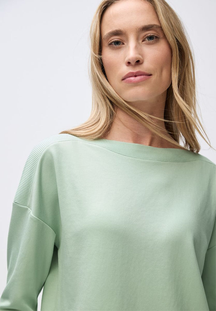 Shirt mit U-Boot-Ausschnitt