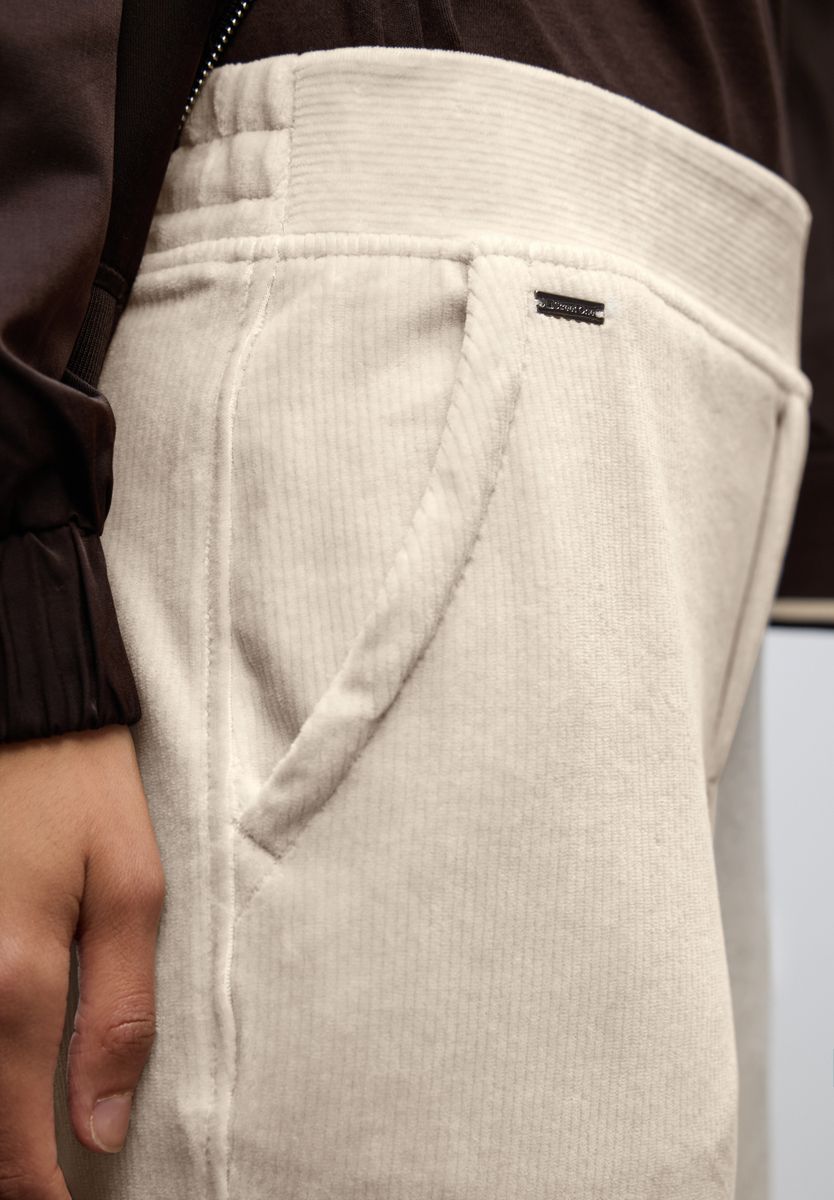 Straight Leg Cordhose